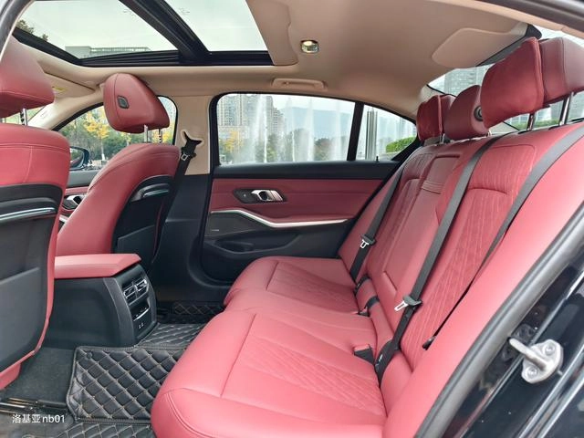 BMW 3 Series 2022 325i M Sports suit exterior photo 2