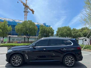 BMW X5 2022 Модификация xDrive 30Li Премиум-класса M Спортивный костюм экстерьер фото 4