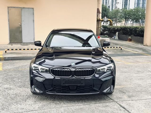 BMW 3 Series 2025 330Li M Set de nuit de sport extérieur photo 2