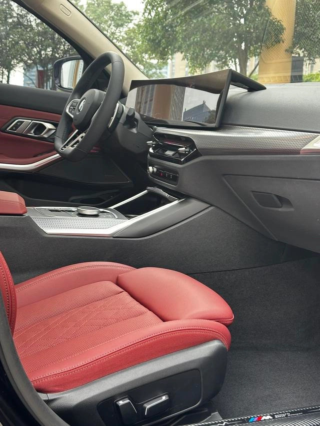 BMW 3 Series 2025 330Li M Set de nuit de sport intérieur photo 11