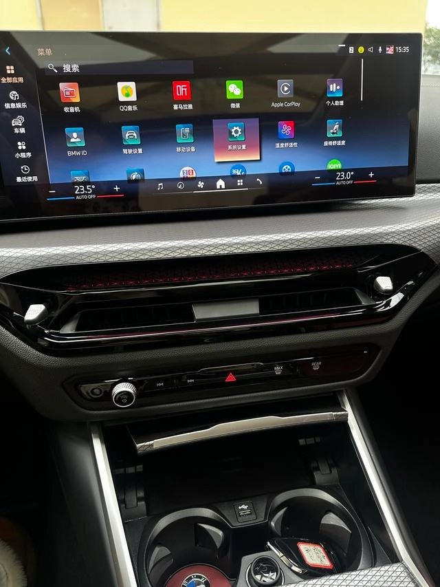 BMW 3 Series 2025 330Li M Set de nuit de sport intérieur photo 15