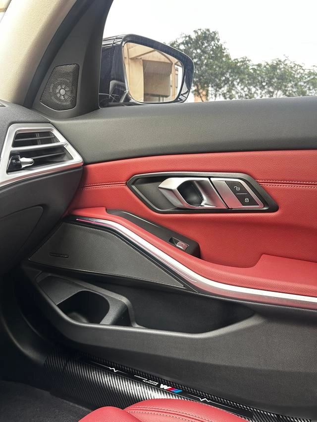 BMW 3 Series 2025 330Li M Set de nuit de sport intérieur photo 17