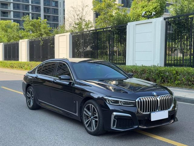 BMW 7 Series 2021 730Li M Sports suit exterior photo 3