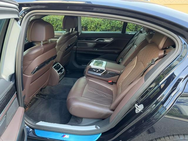 BMW 7 Series 2021 730Li M Sports suit exterior photo 6