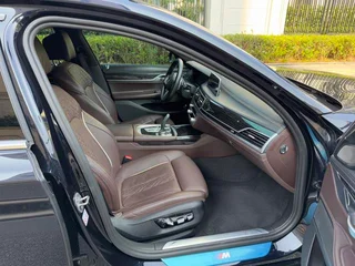 BMW 7 Series 2021 730Li M Sports suit interior photo 10