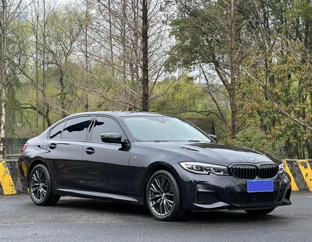BMW 3 Series 2022 325Li M Sports Night Suit exterior photo 3