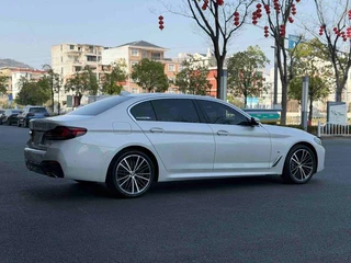 BMW 5 Series 2022 Restyling 530Li Leading Type M Sports suit exterior photo 8