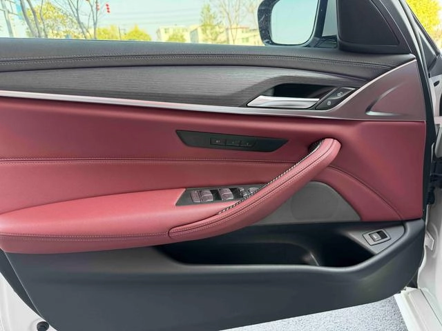 BMW 5 Series 2022 Restyling 530Li Leading Type M Sports suit interior photo 12