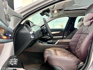 BMW 7 Series 2023 740Li Лидирующий M Спортивный костюм интерьер фото 7