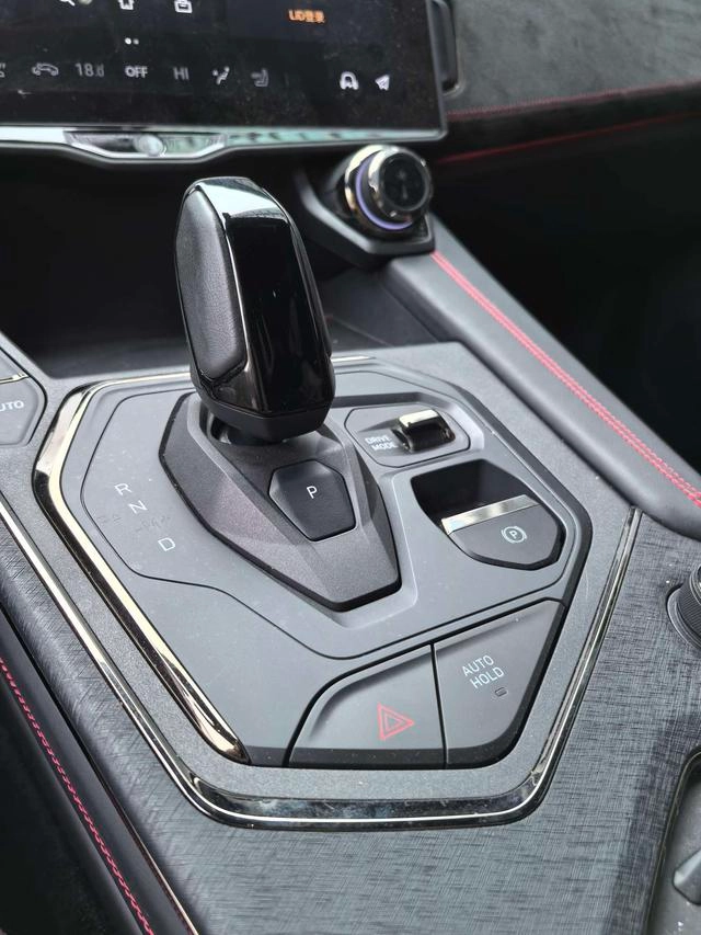 LYNK & CO 05 2020 2.0TD Four-wheel drive Halo interior photo 17