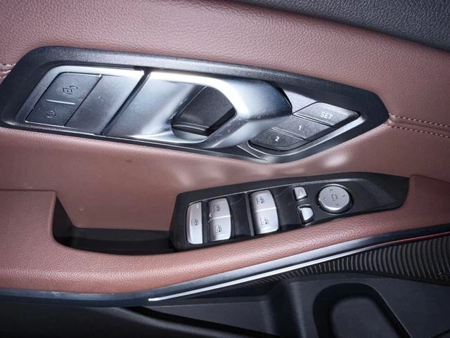 BMW 3 Series 2022 Restyling 325i M Sports suit interior photo 8