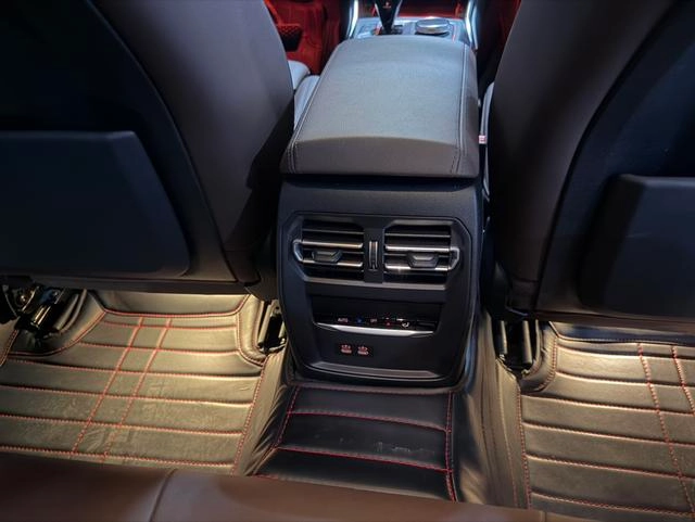 BMW 3 Series 2022 Restyling 325i M Sports suit interior photo 11