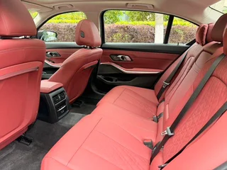 BMW 3 Series 2025 330i M Traje nocturno deportivo Yao interior foto 6
