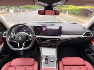 BMW 3 Series 2025 330i M Traje nocturno deportivo Yao interior foto 7