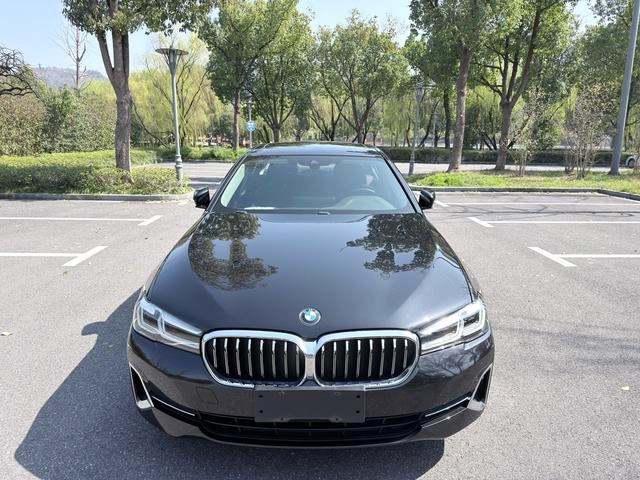 BMW 5 Series 2023 530Li Leading Type M Sports suit exterior photo 2