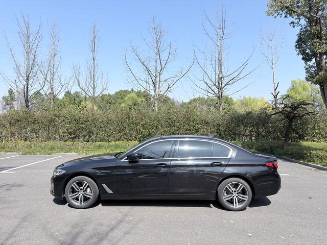 BMW 5 Series 2023 530Li Leading Type M Sports suit exterior photo 4
