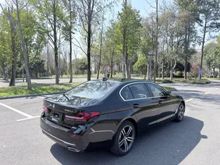 BMW 5 Series 2023 530Li Leading Type M Sports suit exterior photo 5