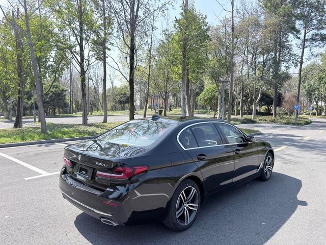 BMW 5 Series 2023 530Li Leading Type M Sports suit exterior photo 5