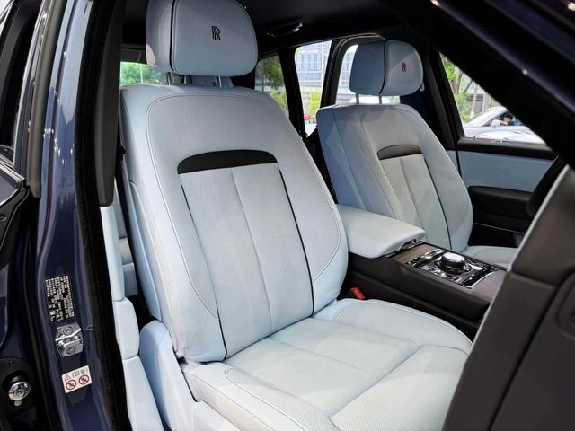Rolls-Royce Culinan 2024 Four-seat version interior photo 6 Rolls-Royce Culinan 2024 Four-seat version interior photo 6