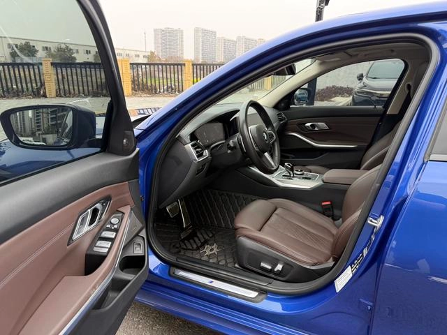 BMW 3 Series 2022 330Li xDrive M Set de nuit de sport extérieur photo 6