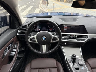 BMW 3 Series 2022 330Li xDrive M Set de nuit de sport intérieur photo 12