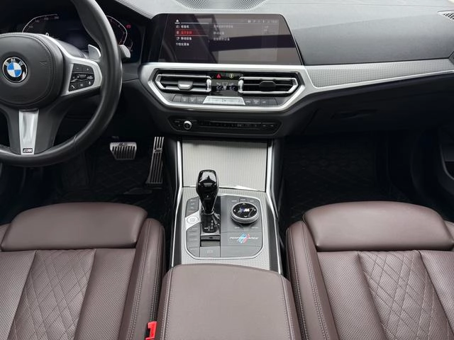 BMW 3 Series 2022 330Li xDrive M Set de nuit de sport intérieur photo 13