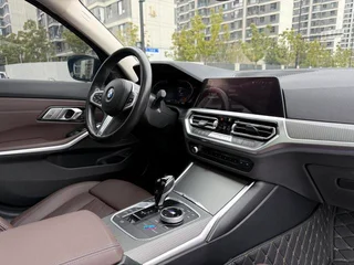 BMW 3 Series 2022 330Li xDrive M Set de nuit de sport intérieur photo 19