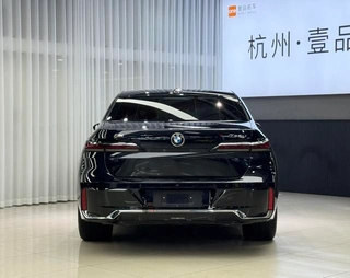 BMW 7 Series 2023 735Li M Sports suit exterior photo 4