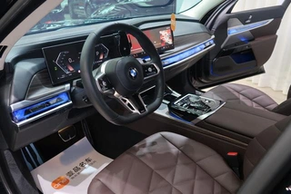 BMW 7 Series 2023 735Li M Sports suit exterior photo 5