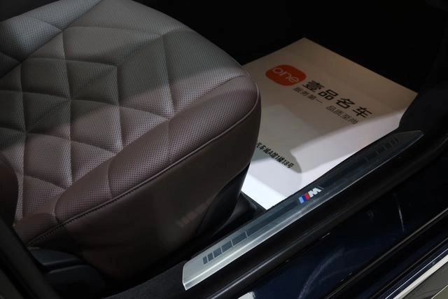 BMW 7 Series 2023 735Li M Sports suit exterior photo 10