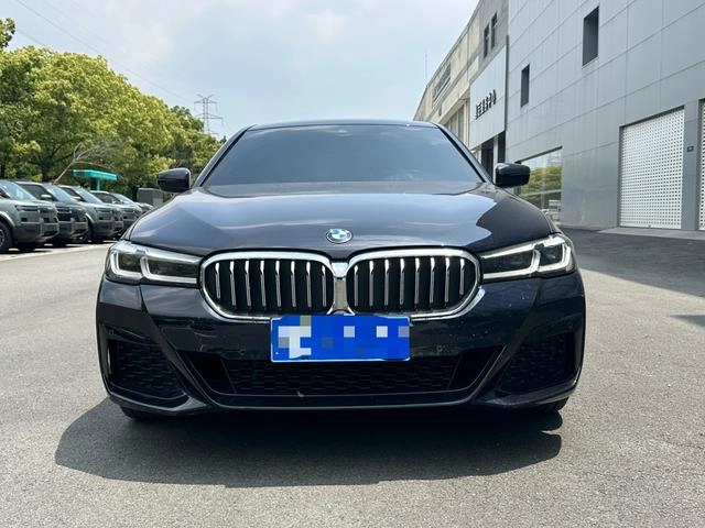 BMW 5 Series 2022 530Li Leading Type M Sports suit exterior photo 2