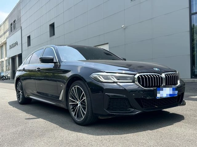 BMW 5 Series 2022 530Li Leading Type M Sports suit exterior photo 3