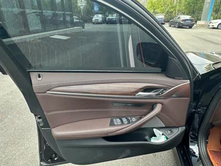 BMW 5 Series 2022 530Li Leading Type M Sports suit exterior photo 4