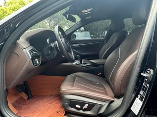 BMW 5 Series 2022 530Li Leading Type M Sports suit exterior photo 5