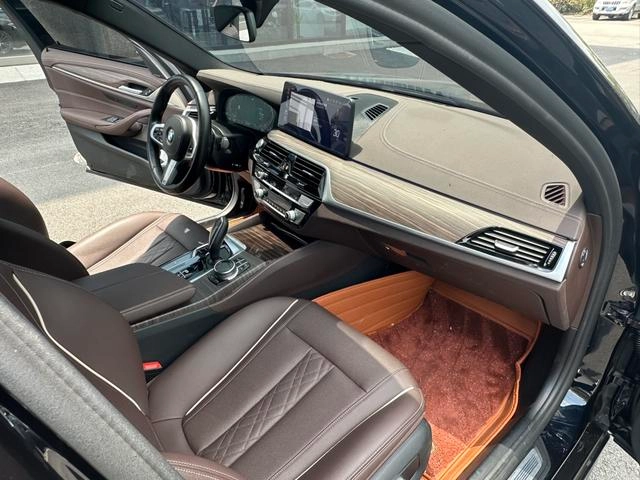 BMW 5 Series 2022 530Li Leading Type M Sports suit exterior photo 10
