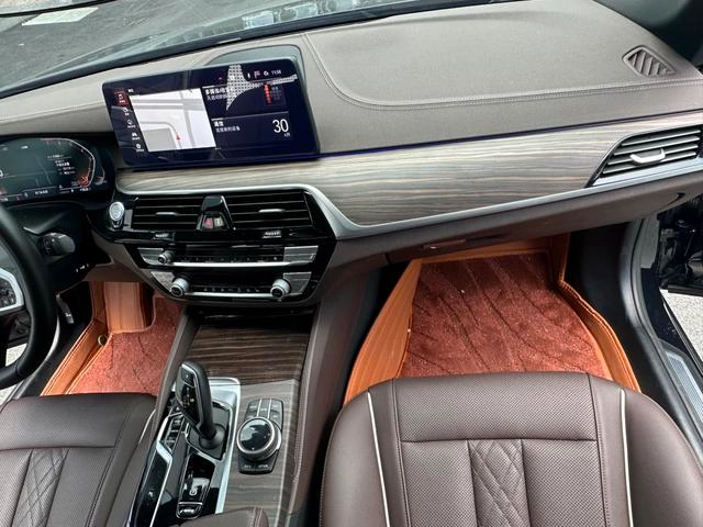 BMW 5 Series 2022 530Li Leading Type M Sports suit interior photo 11