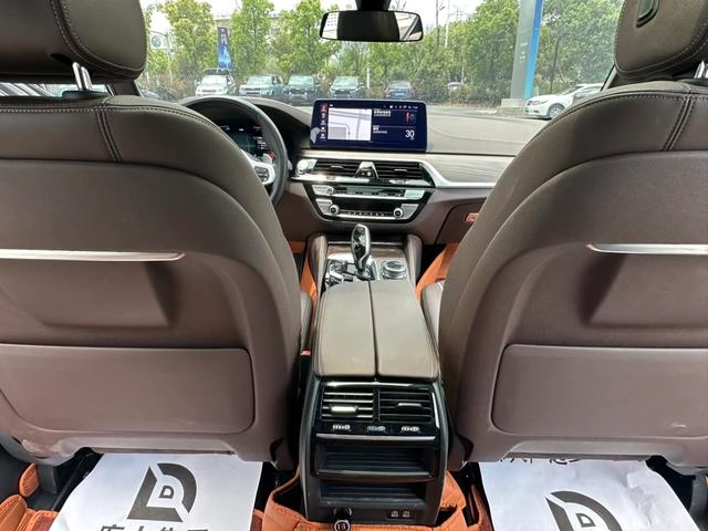BMW 5 Series 2022 530Li Leading Type M Sports suit interior photo 19