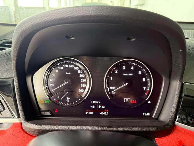 BMW X2 2023 sDrive25i M Sports Obsidian Night Edition interior photo 13