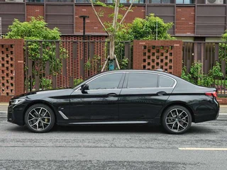 BMW 5 Series 2023 Mise à jour 530Li Type de luxe M Ensemble de sport extérieur photo 3