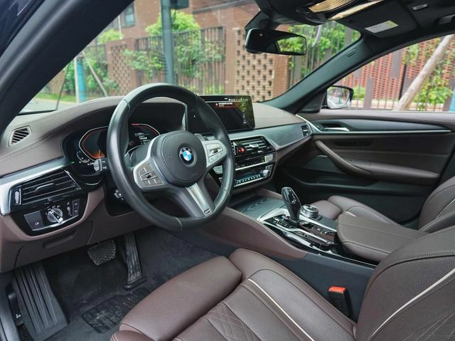 BMW 5 Series 2023 Mise à jour 530Li Type de luxe M Ensemble de sport extérieur photo 6