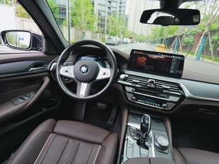 BMW 5 Series 2023 Mise à jour 530Li Type de luxe M Ensemble de sport intérieur photo 8