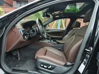 BMW 5 Series 2023 Mise à jour 530Li Type de luxe M Ensemble de sport intérieur photo 10