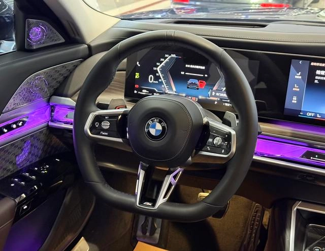 BMW 7 Series 2023 740Li Leader M Ensemble de sport extérieur photo 5
