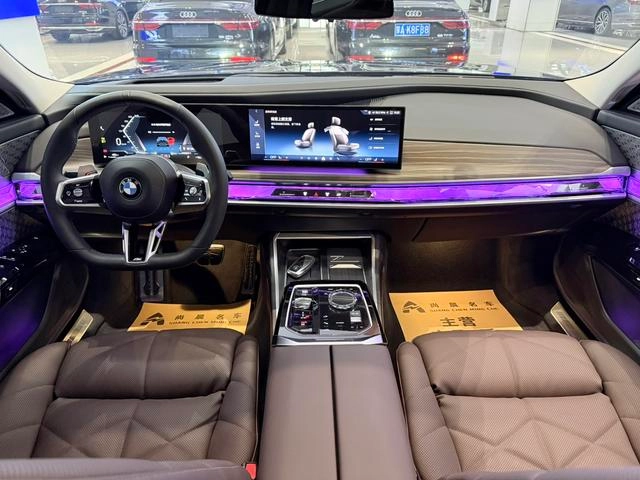 BMW 7 Series 2023 740Li Leader M Ensemble de sport extérieur photo 7