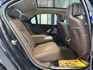 BMW 7 Series 2023 740Li Leader M Ensemble de sport intérieur photo 10