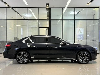 BMW 7 Series 2023 740Li Leader M Ensemble de sport intérieur photo 17