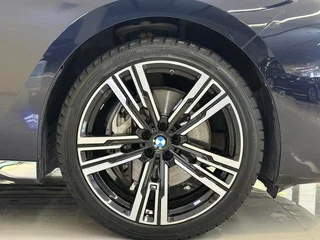 BMW 7 Series 2023 740Li Leader M Ensemble de sport intérieur photo 18