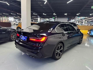 BMW 3 Series 2022 325i M Спортивный костюм интерьер фото 14