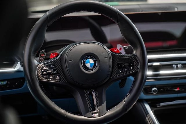 BMW M3 2023 M3 Четырехдверный седан M xDrive Гром издание интерьер фото 13