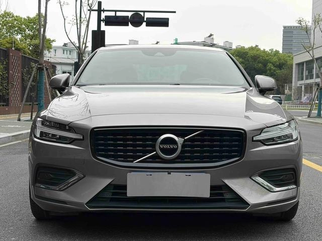 Volvo S60 2021 T4 Zhiyi Deluxe Edition exterior photo 2 Volvo S60 2021 T4 Zhiyi Deluxe Edition exterior photo 2
